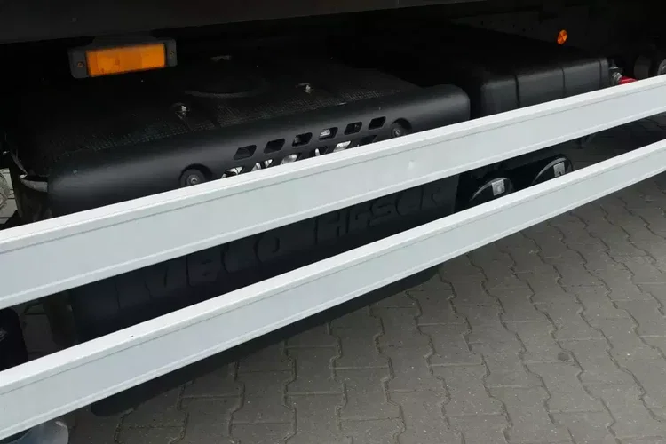 Iveco EUROCARGO 120-220 / HDS FASSI F110 + SKRZYNIA / MANUAL / zdjęcie 9