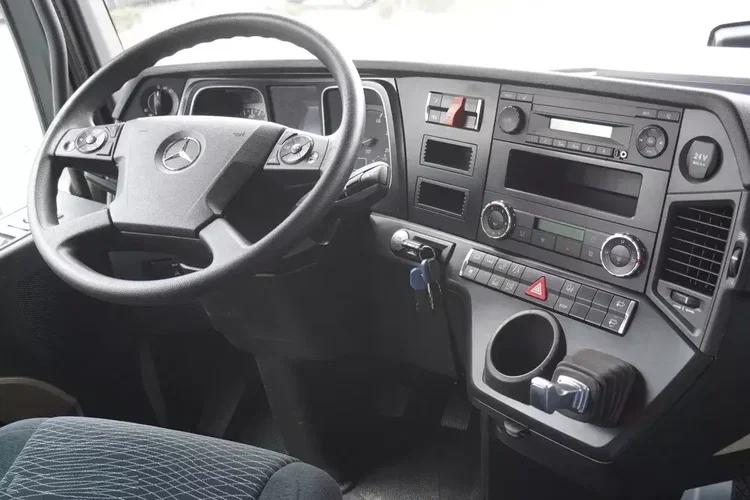 Mercedes Actros 2540 6x2 / 40 tys. km / Kabina 5 siedzeń / BDF / 6 sztuk_250115 zdjęcie 16