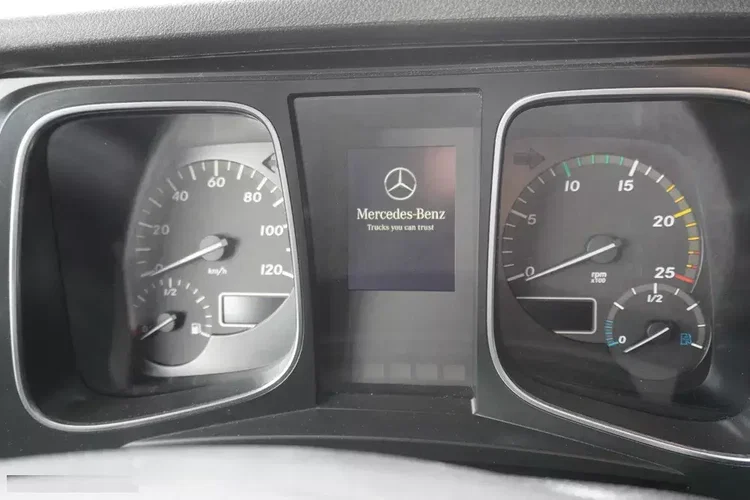 Mercedes Actros 2540 6x2 / 40 tys. km / Kabina 5 siedzeń / BDF / 6 sztuk_250115 zdjęcie 19