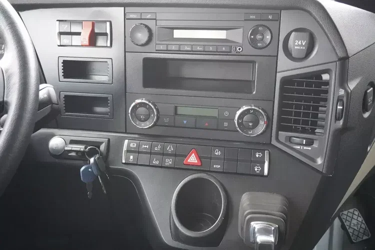 Mercedes Actros 2540 6x2 / 40 tys. km / Kabina 5 siedzeń / BDF / 6 sztuk_250115 zdjęcie 18