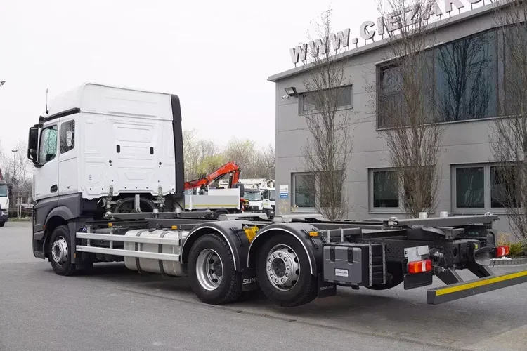 Mercedes Actros 2540 6x2 / 40 tys. km / Kabina 5 siedzeń / BDF / 6 sztuk_250115 zdjęcie 6