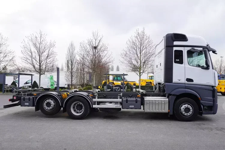 Mercedes Actros 2540 6x2 / 40 tys. km / Kabina 5 siedzeń / BDF / 6 sztuk_250115 zdjęcie 9