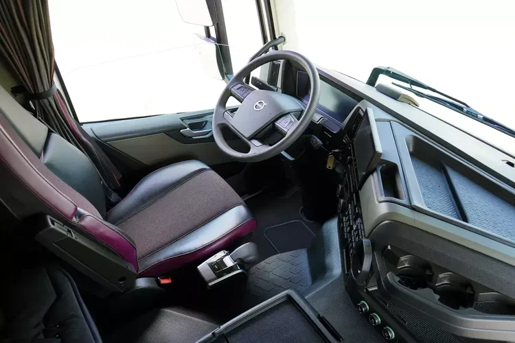 Volvo FM / 460 / E 6 / ACC / PEŁNY ADR / LEKKI / 6640 KG / HYDRAULIKA / PTO zdjęcie 5