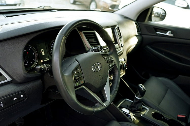 Hyundai Tucson 1.7CRDI NAVI, alu R19, skóra, kamera, 2018r. zdjęcie 18