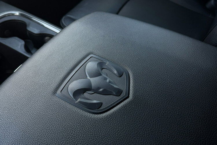 Dodge RAM 5.7HEMI Ram Box Kam cofania Wentyle Alpine Grzana kierownica Fv 23% zdjęcie 23