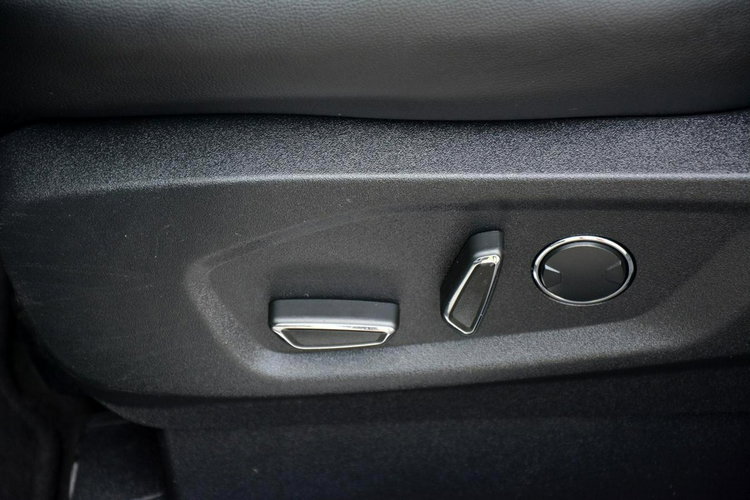 Ford S-Max 7-foteli Full Led Radar Navi Sķóry Panorama Convers 2xParkt Alu18 zdjęcie 23