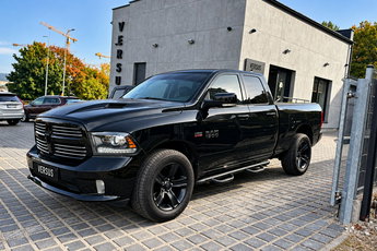 Dodge RAM 5.7HEMI Kamera Cofania Alpine Grzana kierownica Podgrz. fotele