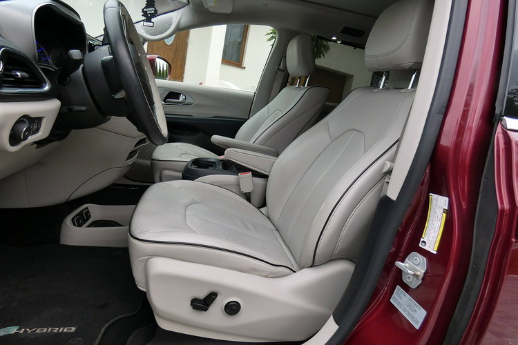 Chrysler Pacifica zdjęcie 14