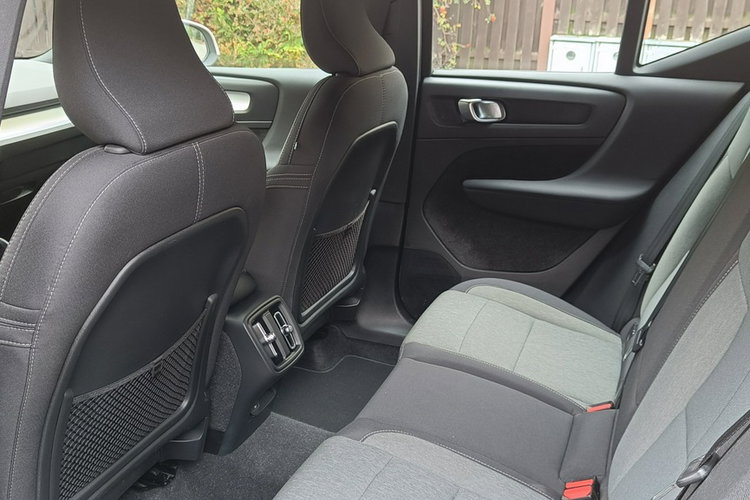 XC 40 VOLVOXC40 B3 2.0 Core aut, salon Polska , bezwyp, F-ra VAT-23, st.bdb zdjęcie 14