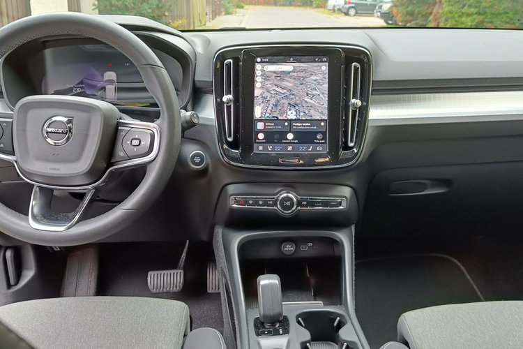 XC 40 VOLVOXC40 B3 2.0 Core aut, salon Polska , bezwyp, F-ra VAT-23, st.bdb zdjęcie 15