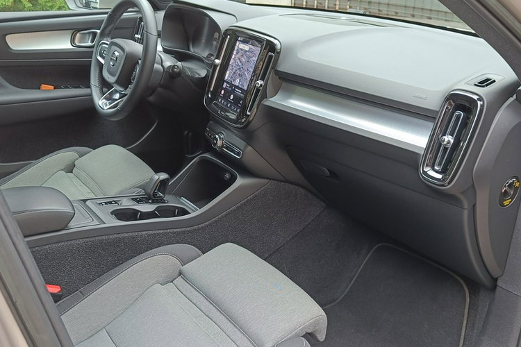 XC 40 VOLVOXC40 B3 2.0 Core aut, salon Polska , bezwyp, F-ra VAT-23, st.bdb zdjęcie 17