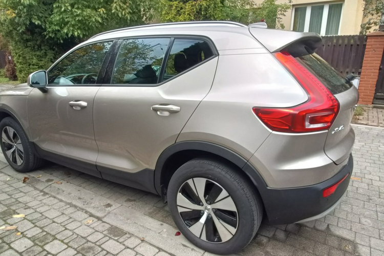 XC 40 VOLVOXC40 B3 2.0 Core aut, salon Polska , bezwyp, F-ra VAT-23, st.bdb zdjęcie 3