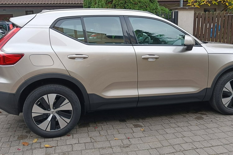 XC 40 VOLVOXC40 B3 2.0 Core aut, salon Polska , bezwyp, F-ra VAT-23, st.bdb zdjęcie 8