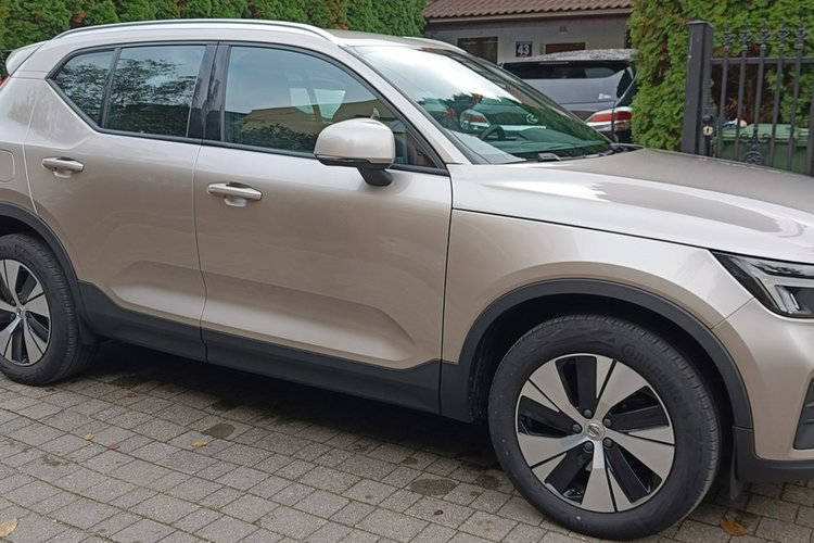 XC 40 VOLVOXC40 B3 2.0 Core aut, salon Polska , bezwyp, F-ra VAT-23, st.bdb zdjęcie 9