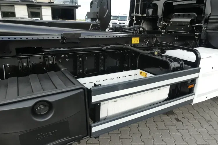 DAF XF 106.510 / 6x2 / HAKOWIEC / RETARDER / EURO 6 / OŚ SKRĘTNA / zdjęcie 14