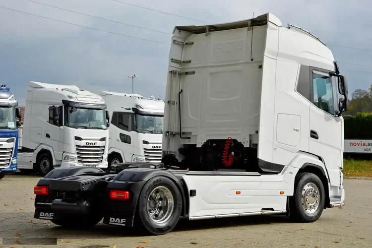 DAF XG 530 / ZF INTARDER / FULL LED / TRĄBY /KLIMA POST. / ALUFELGI zdjęcie 6